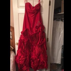 💃🏻 🔥 Beautiful Red Evening Gown